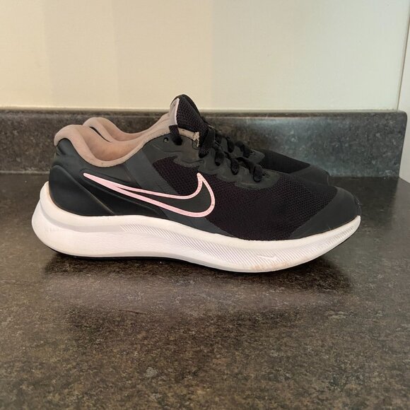 Girl's Star Runner 3 Shoes - Size 3.5Y - Picture 2 of 8